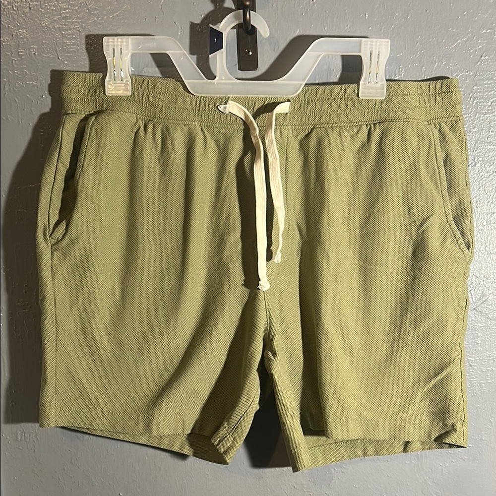 H&M Men's Athletic Shorts in Light Olive